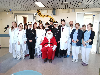 Senigallia – I carabinieri donano regali e sorrisi ai piccoli pazienti di pediatria